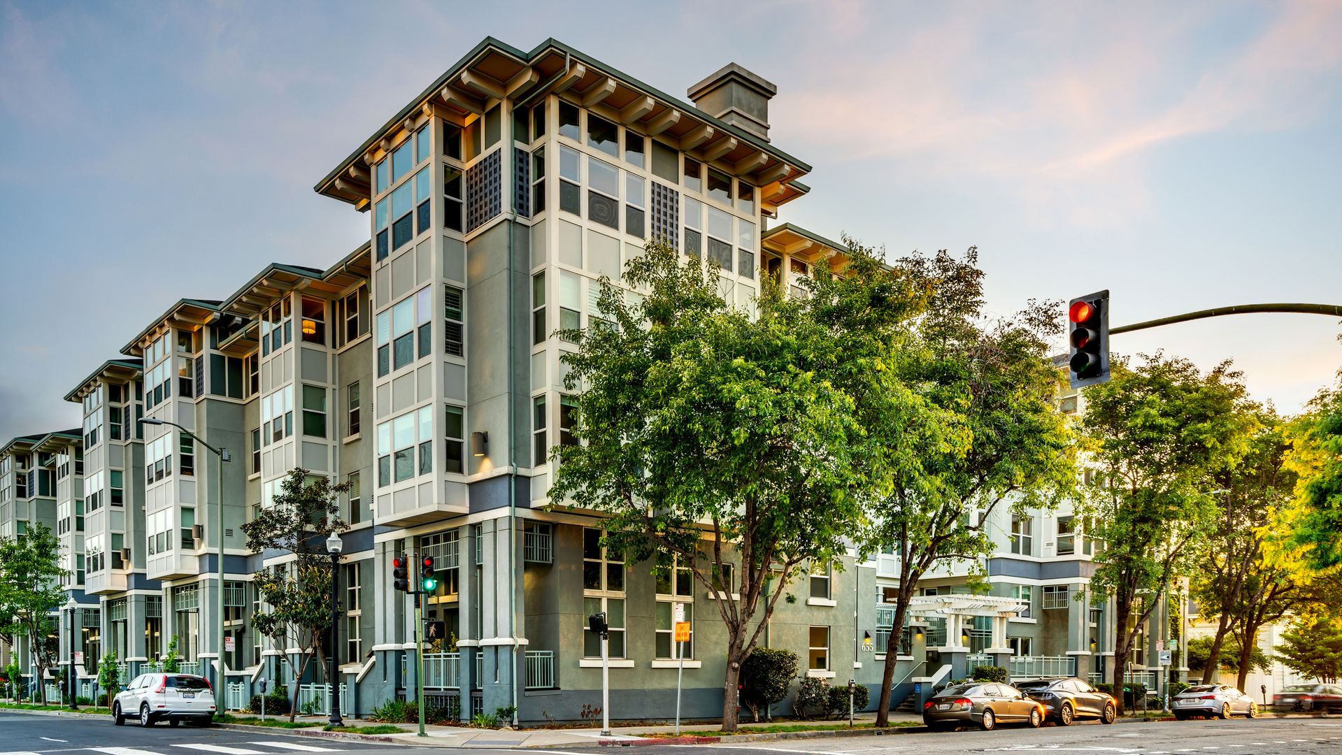 Oakland Apartment: 655 12th St. #220