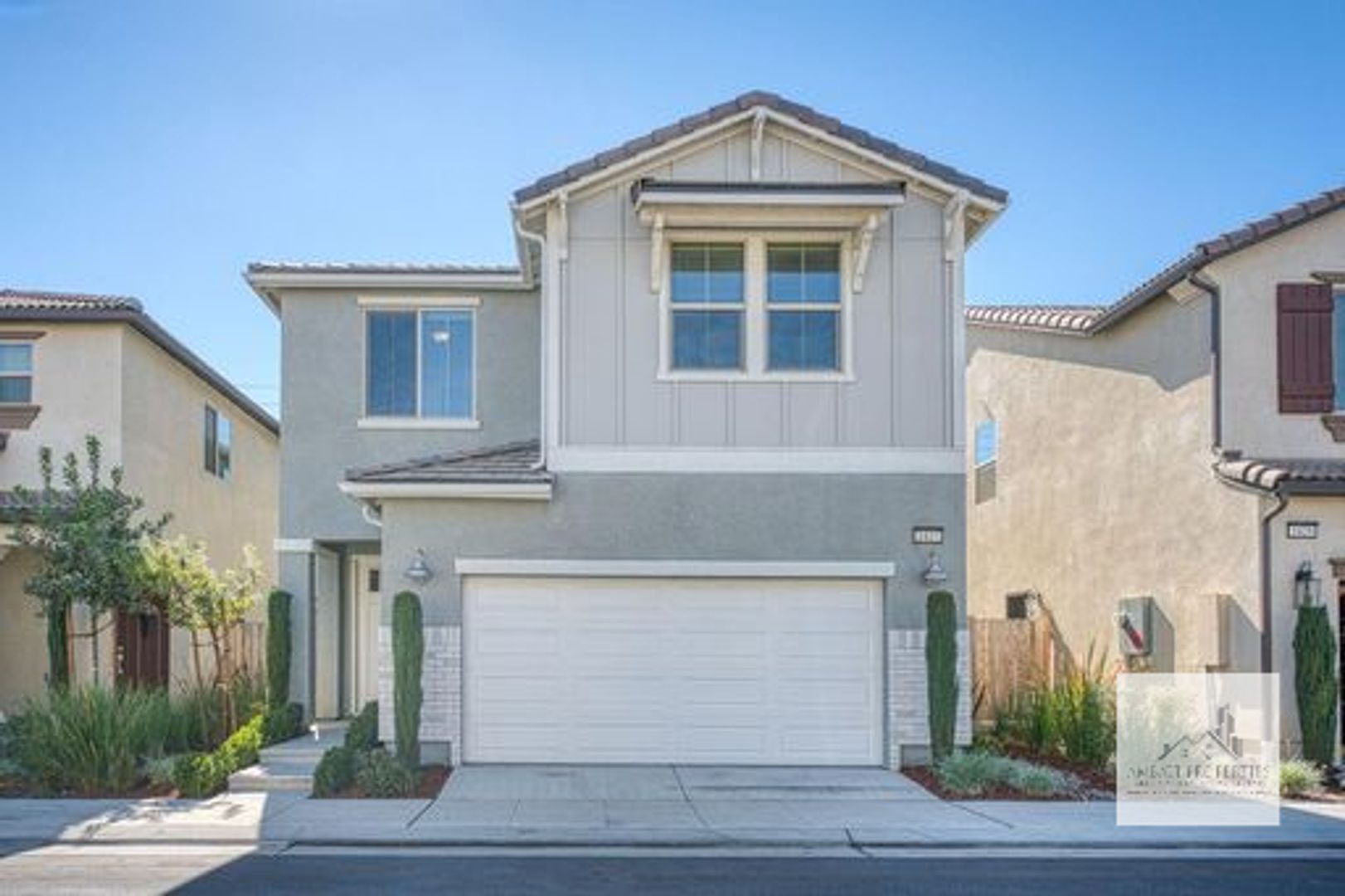 Fresno House: 1437 E. Via Viola Way
