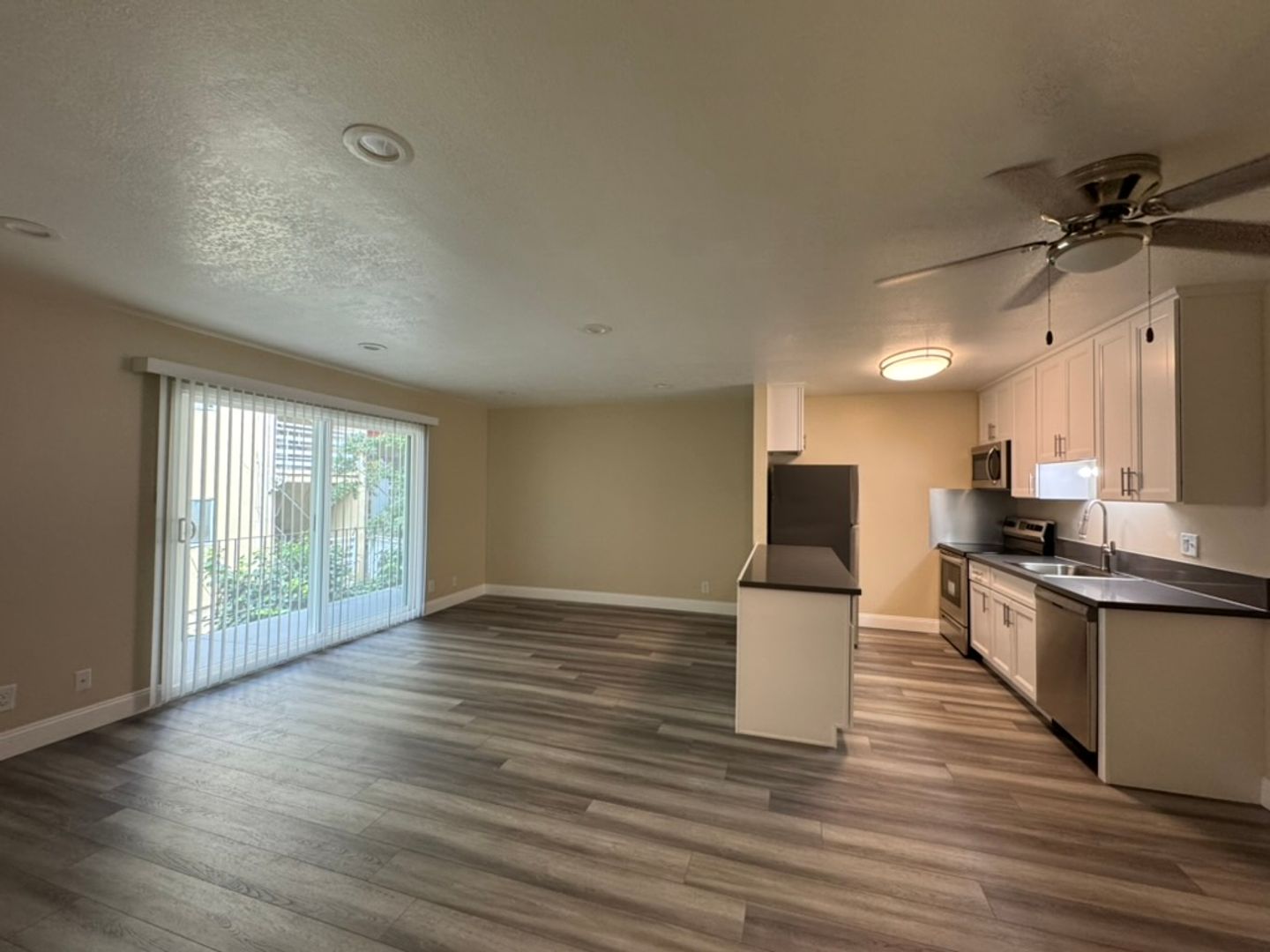 Oakland Apartment: 520 Van Buren