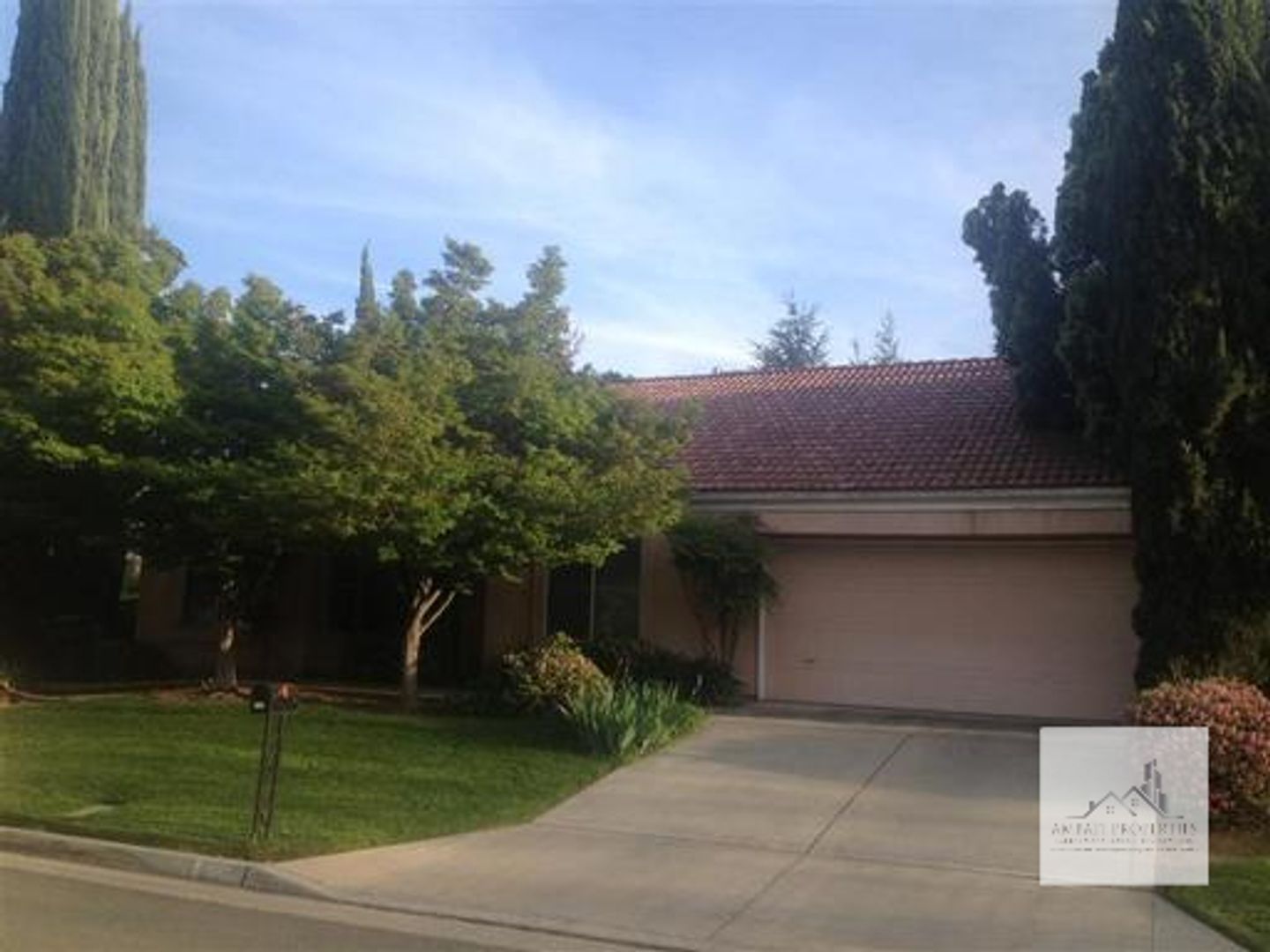 Fresno House: 483 E. Newport Dr.