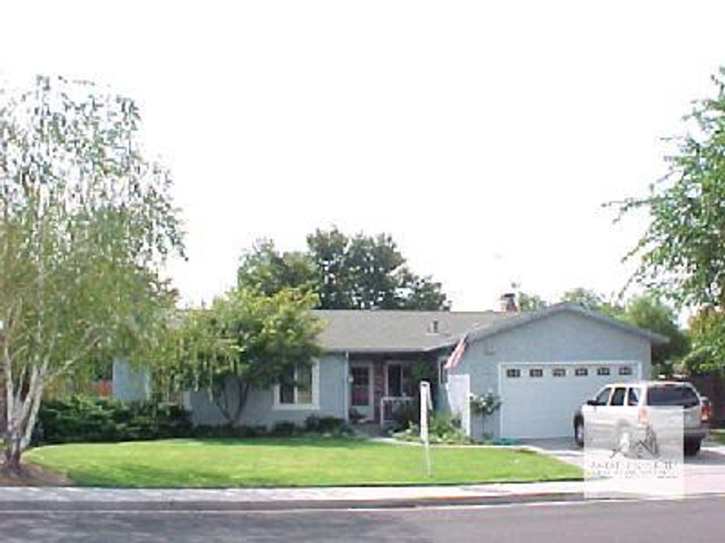 Clovis House: 1696 Pico Ave