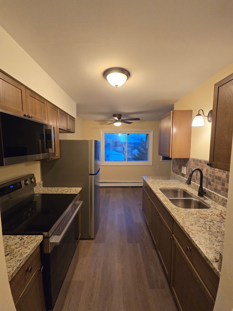 Rockford Apartment: 1118 Furman St