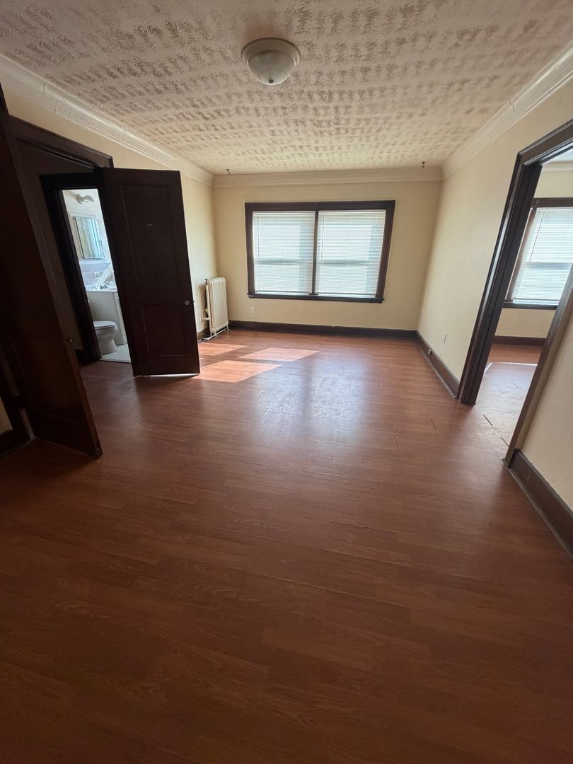 Rockford Apartment: 529 N Main St