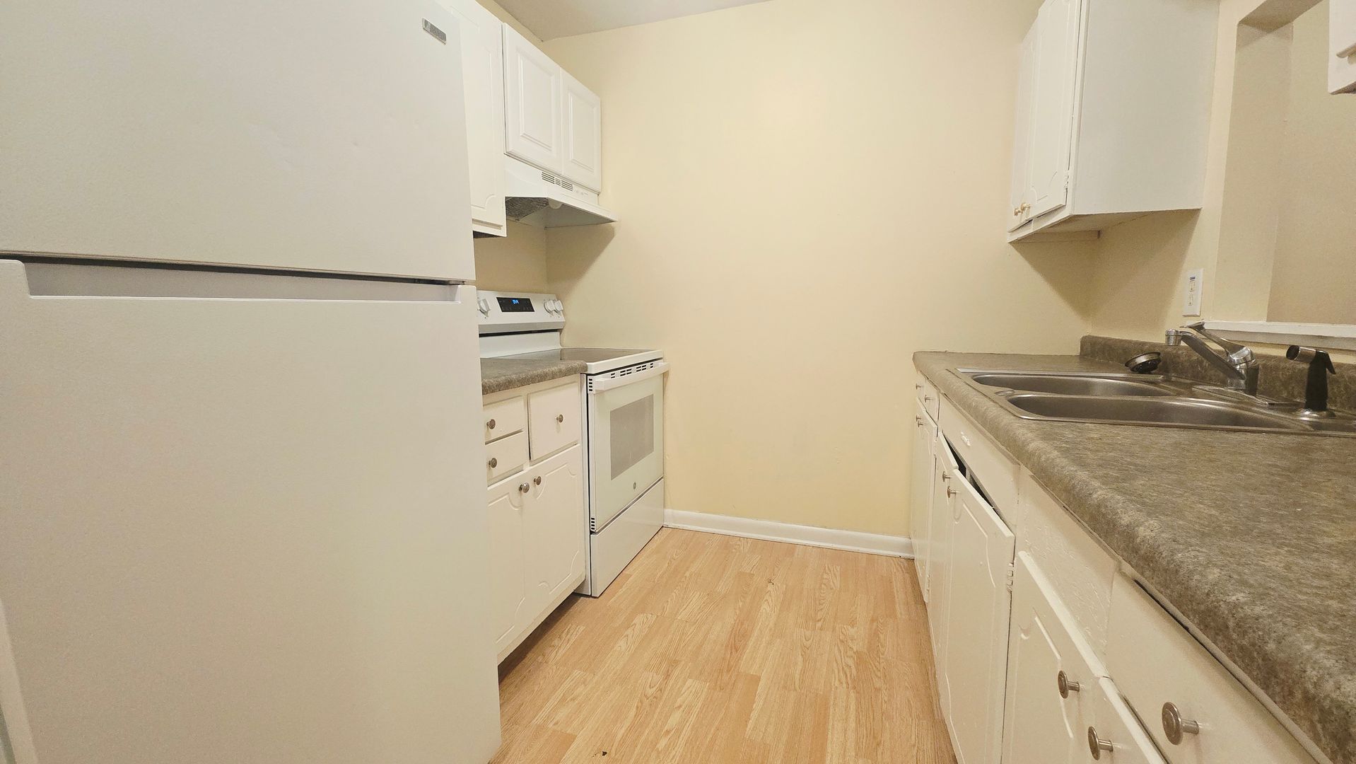 Rockford Apartment: 1116 Irving Ave