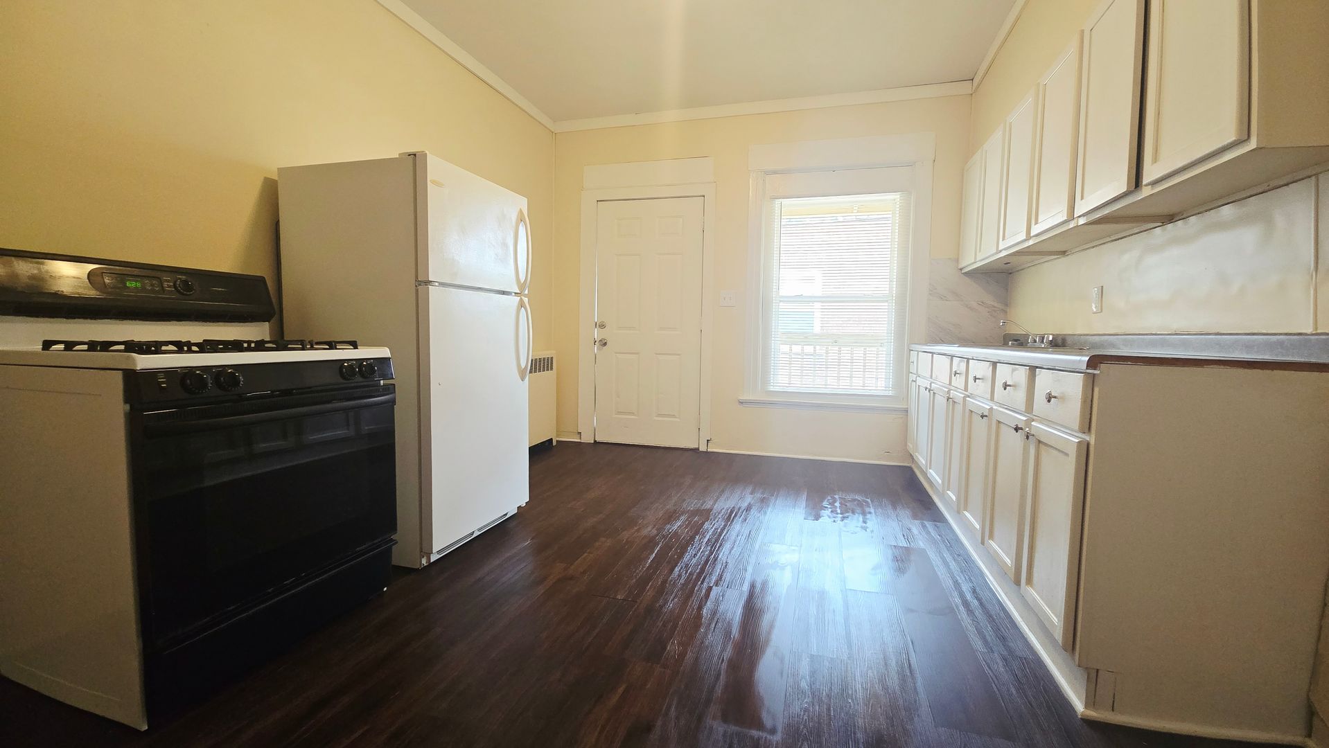 Rockford Apartment: 301-303 N Longwood St