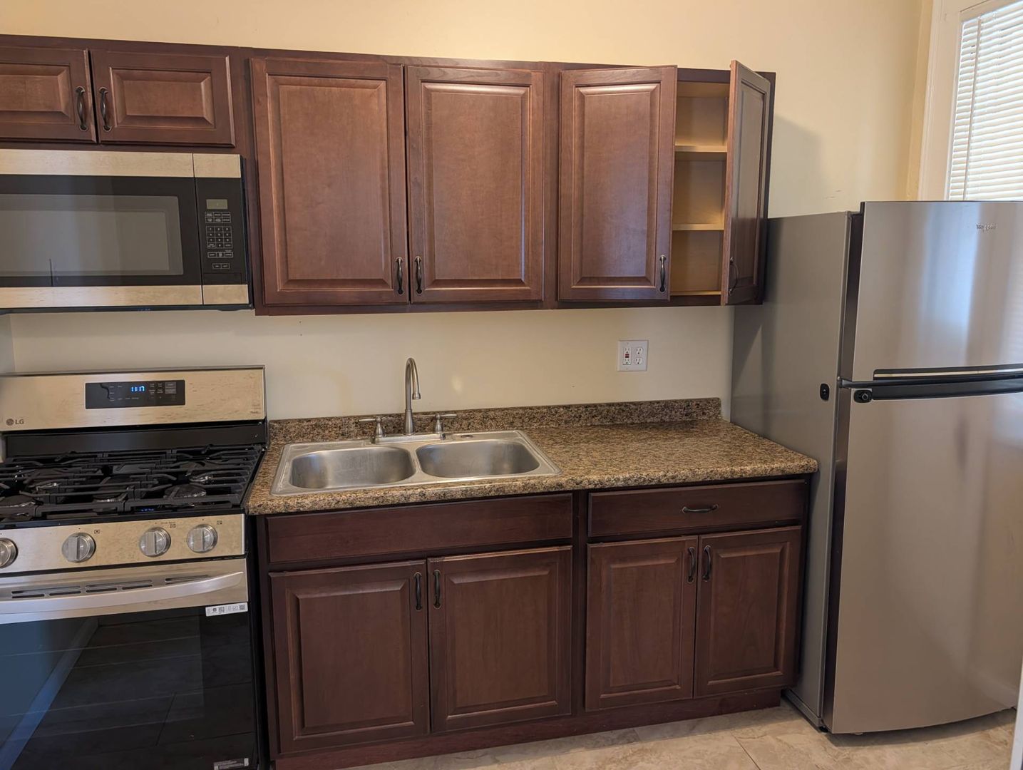 Rockford Apartment: 1319-21 12th St