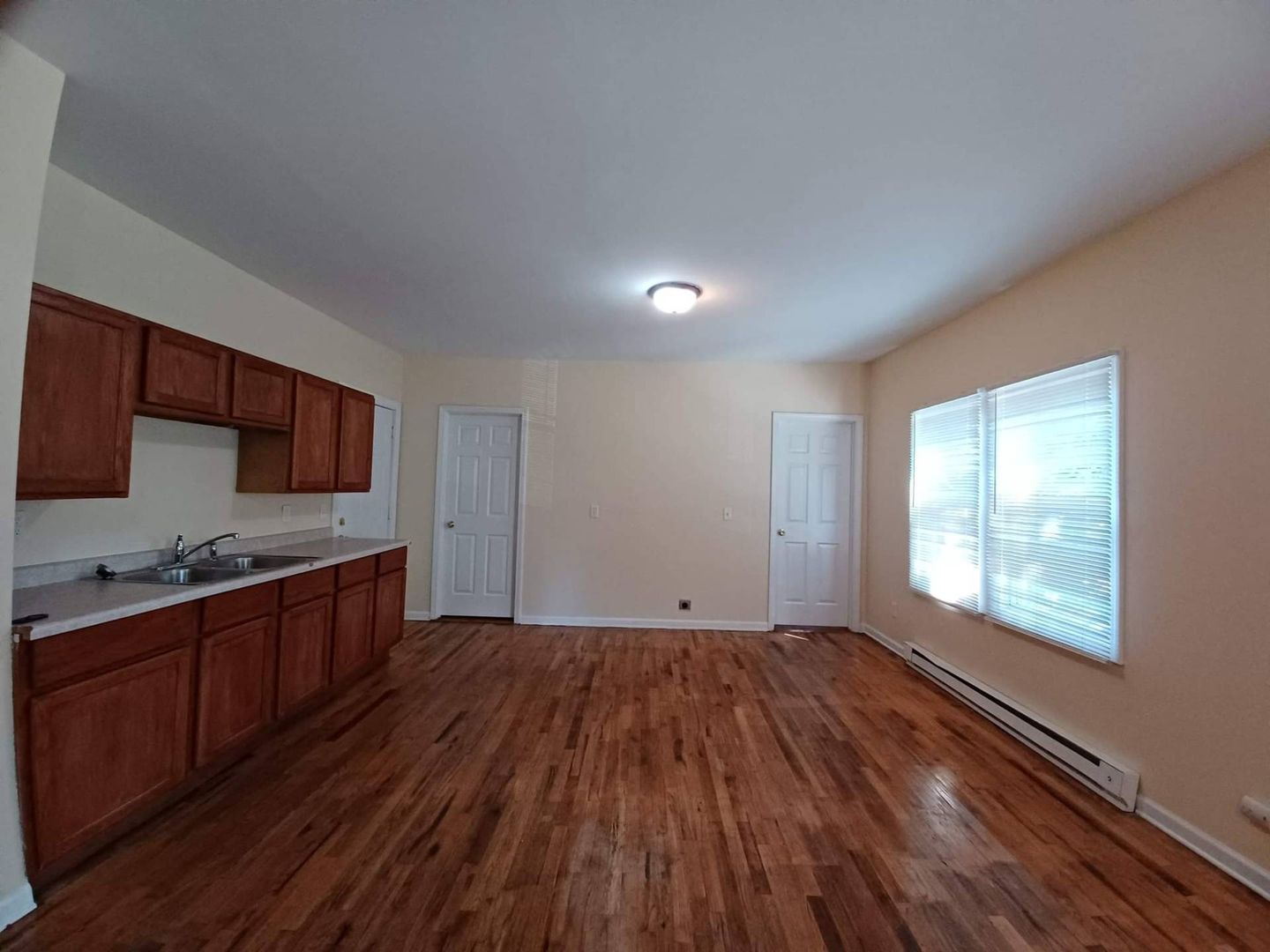 Rockford Apartment: 810 15th Ave
