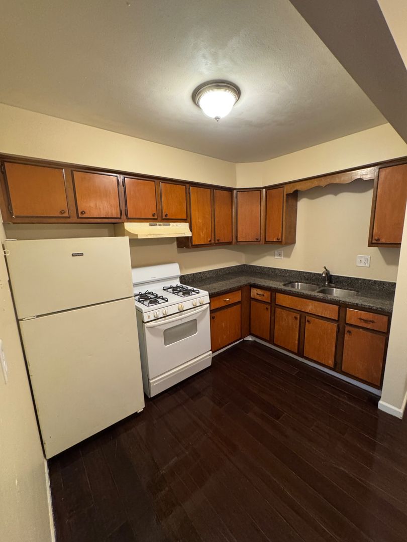 Rockford Apartment: 3627-3631 N Rockton Ave