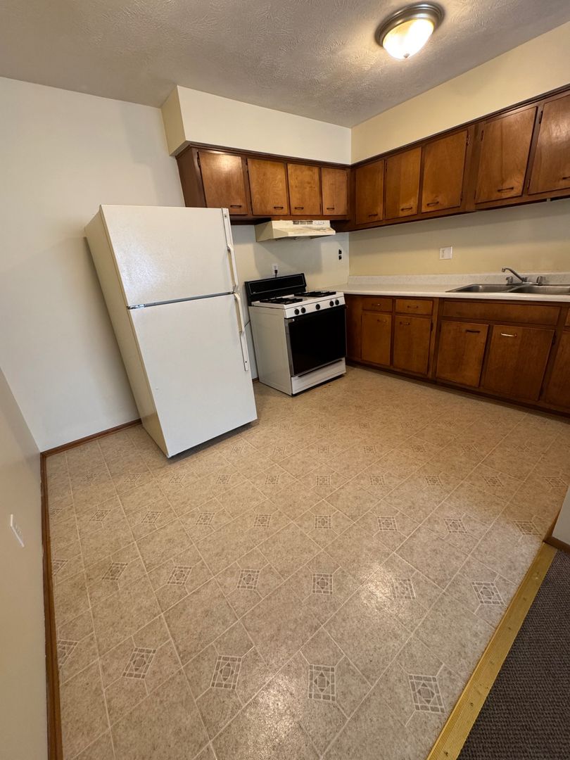 Rockford Apartment: 1020 N Main St