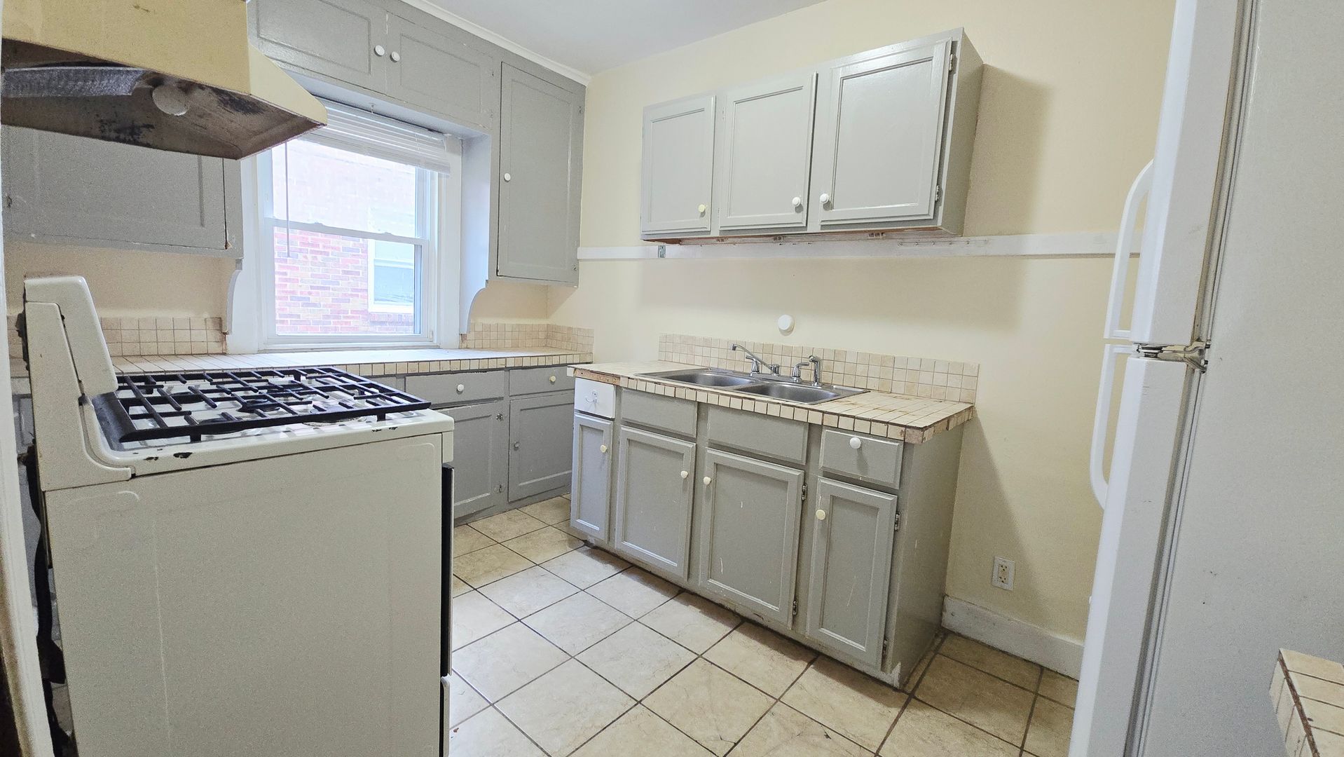 Rockford Apartment: 2426-28 Benderwirt Ave