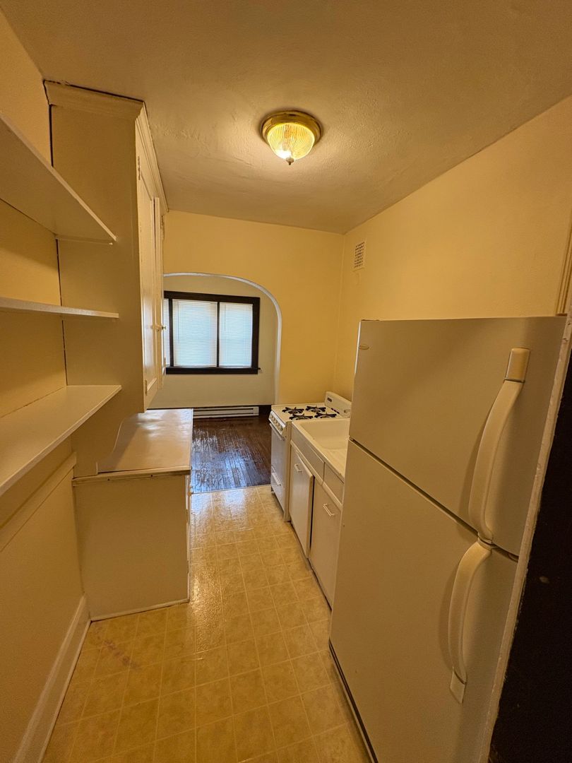 Rockford Apartment: 222 N 5th St