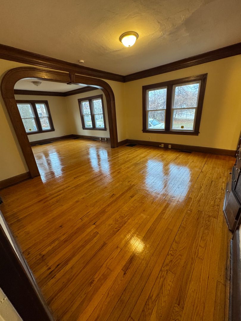 Rockford House: 135 N Longwood St