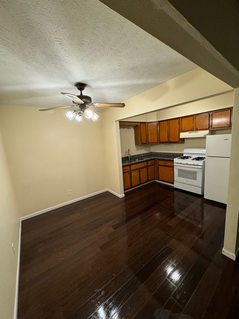 Rockford Apartment: 3627-3631 N Rockton Ave