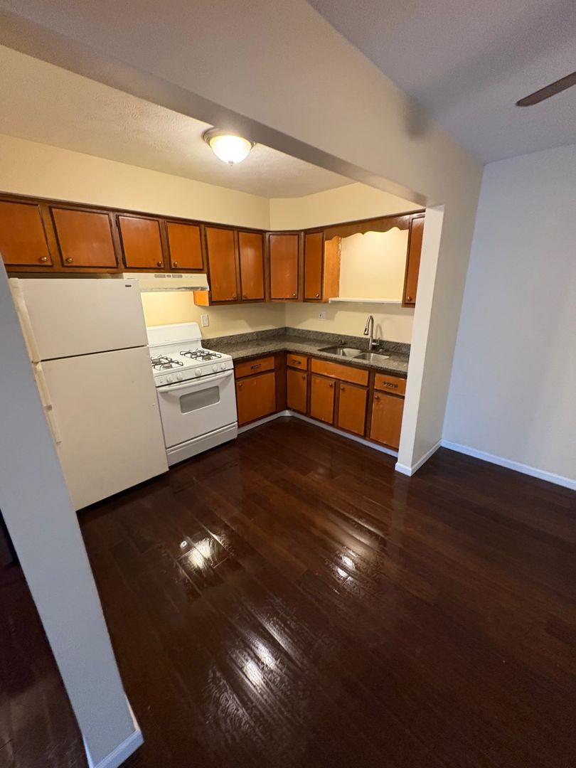 Rockford Apartment: 3627-3631 N Rockton Ave