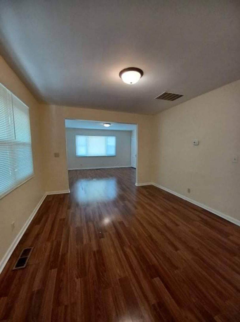 Rockford Apartment: 1233-35 Benton St