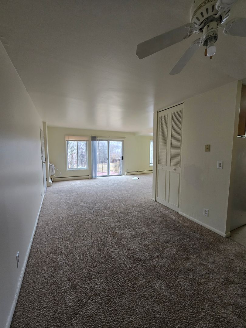 Rockford Apartment: 444 Gramercy Drive