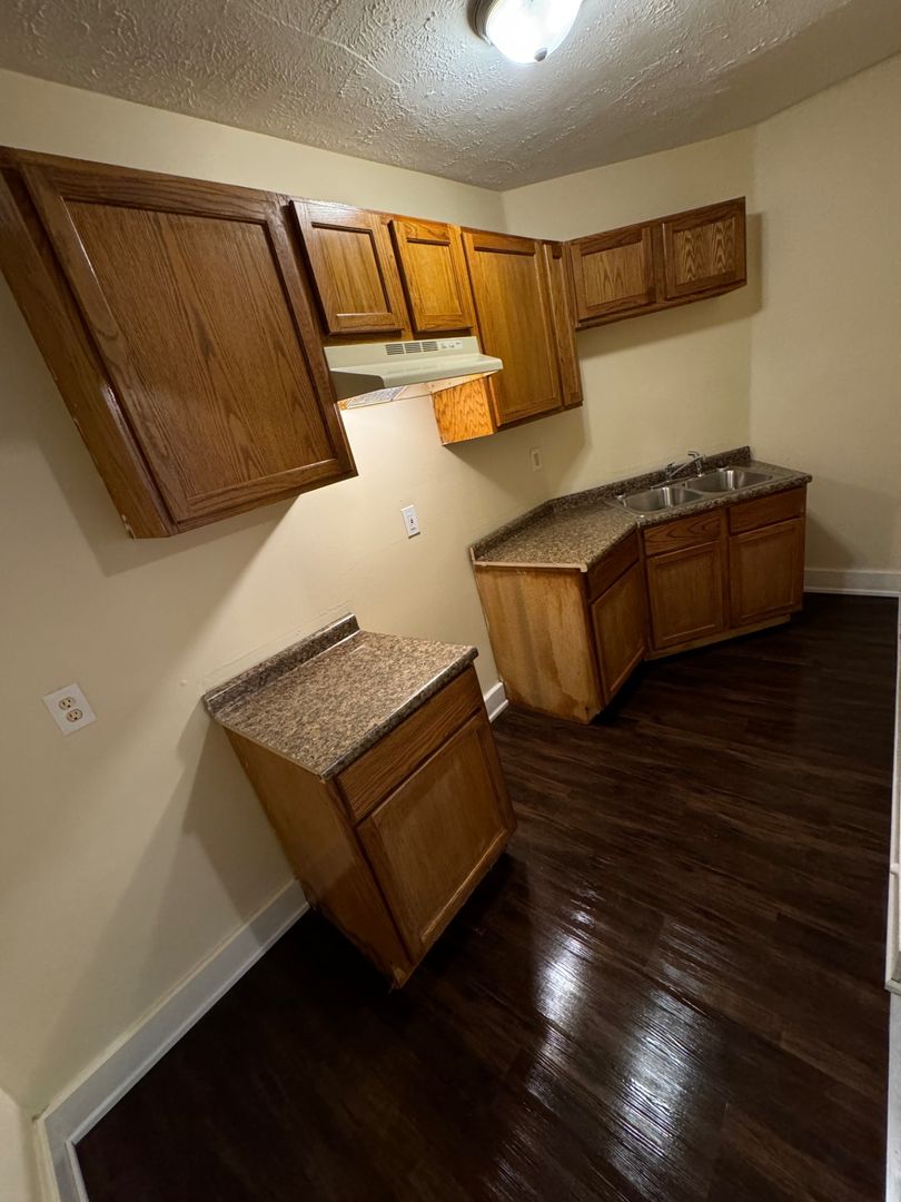 Rockford Apartment: 1357-59 5th Ave