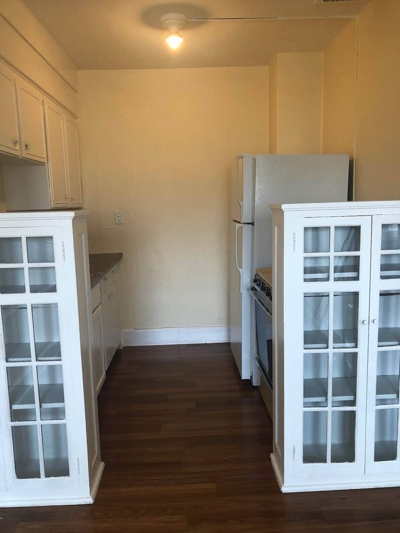 Rockford Apartment: 529 N Main St