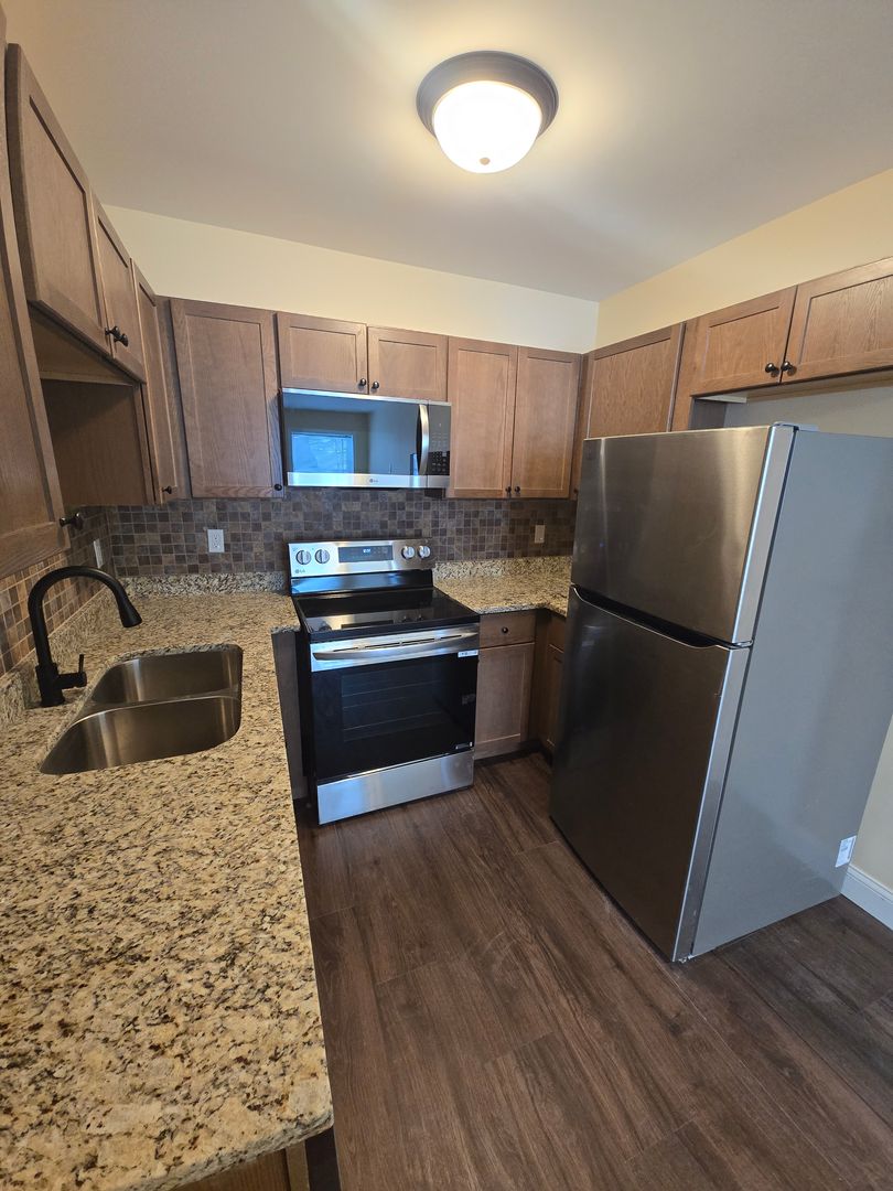 Rockford Apartment: 920 N Church St