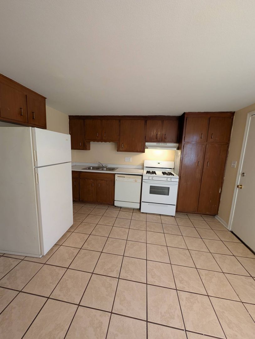 Rockford Apartment: 3902-3912 15th Ave