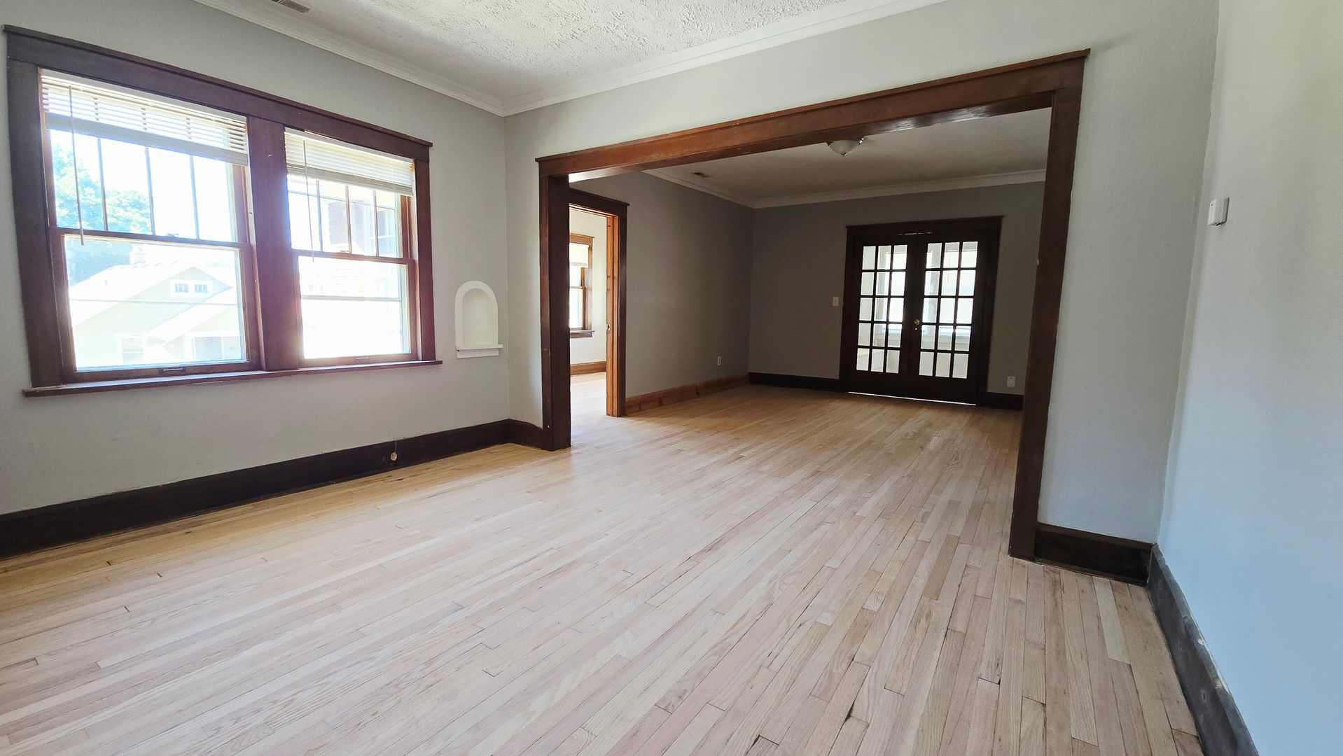 Rockford Apartment: 1531-1533 12th Ave