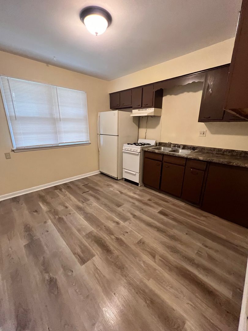 Rockford Apartment: 2216 19th Ave