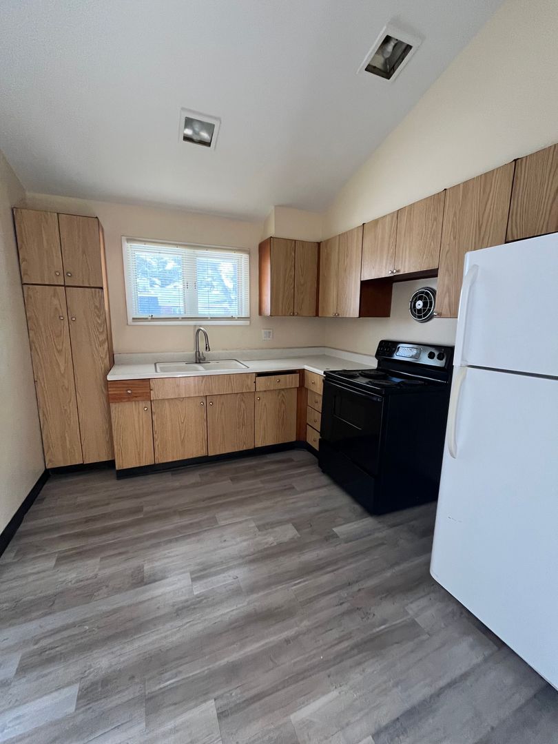 Rantoul Apartment: 701-749 Cantonment Ave