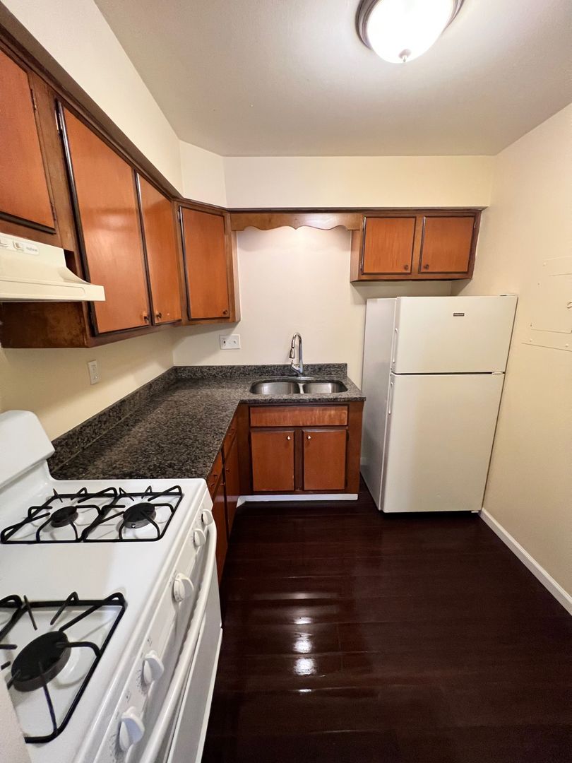 Rockford Apartment: 3627-3631 N Rockton Ave