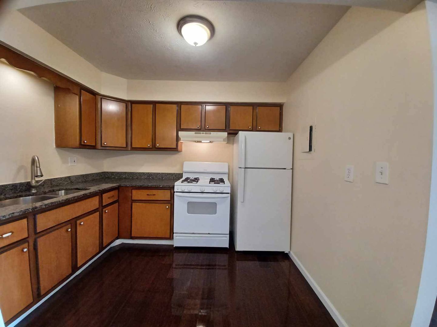 Rockford Apartment: 3627-3631 N Rockton Ave