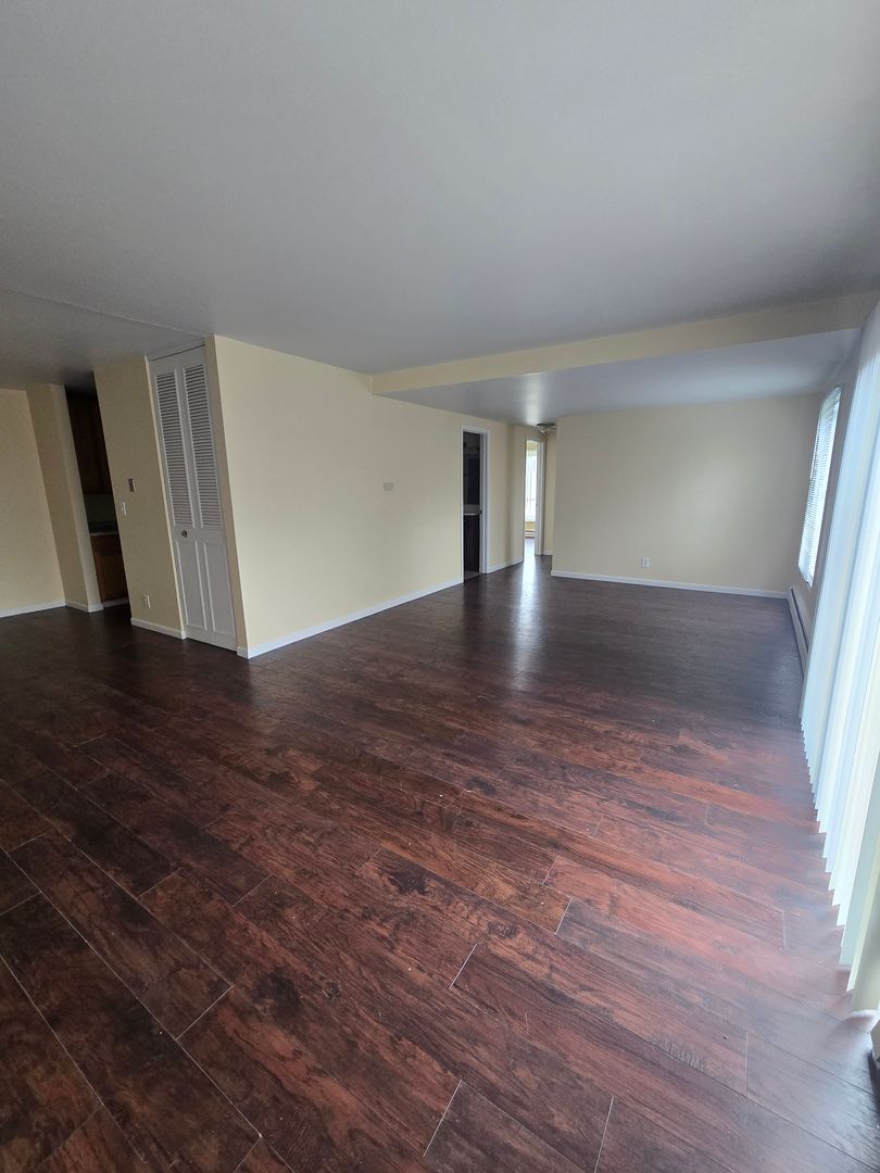 Rockford Apartment: 444 Gramercy Drive