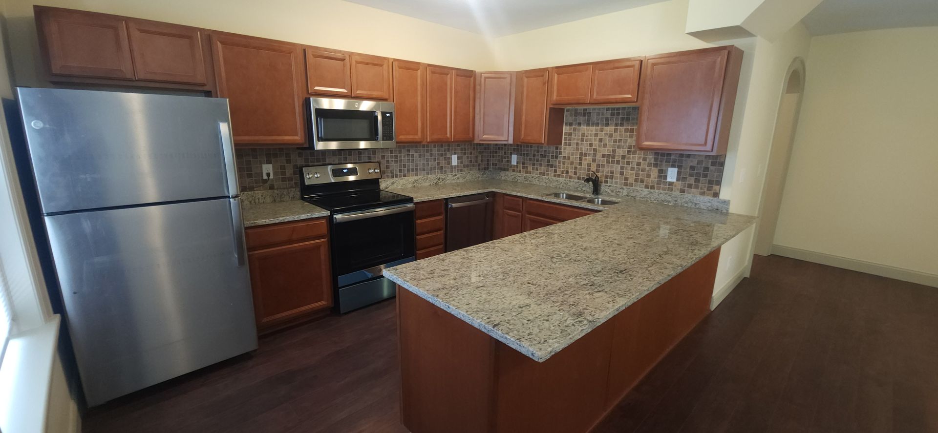 Rockford Apartment: 1416 E State St