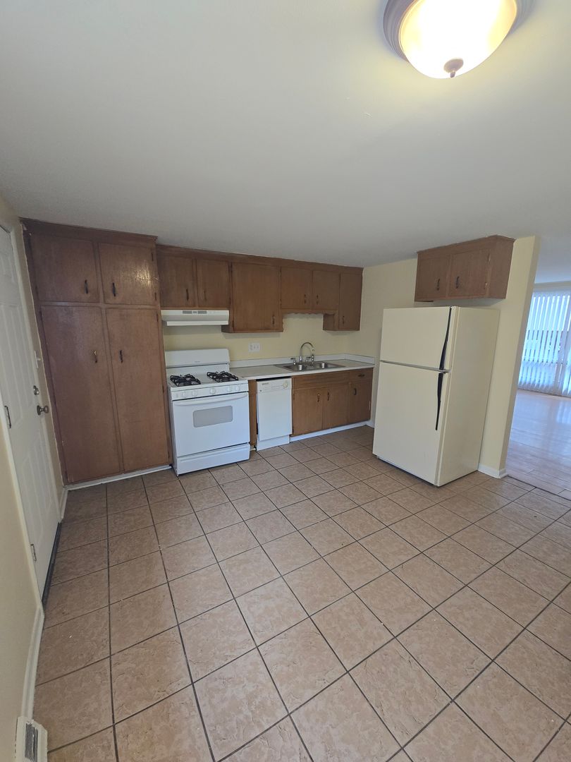 Rockford Apartment: 3902-3912 15th Ave