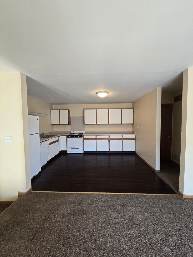 Rockford Apartment: 2723-2837 Silent Wood Trail