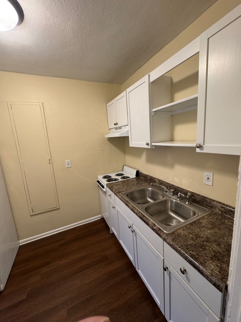 Rockford Apartment: 912 Haskell Ave