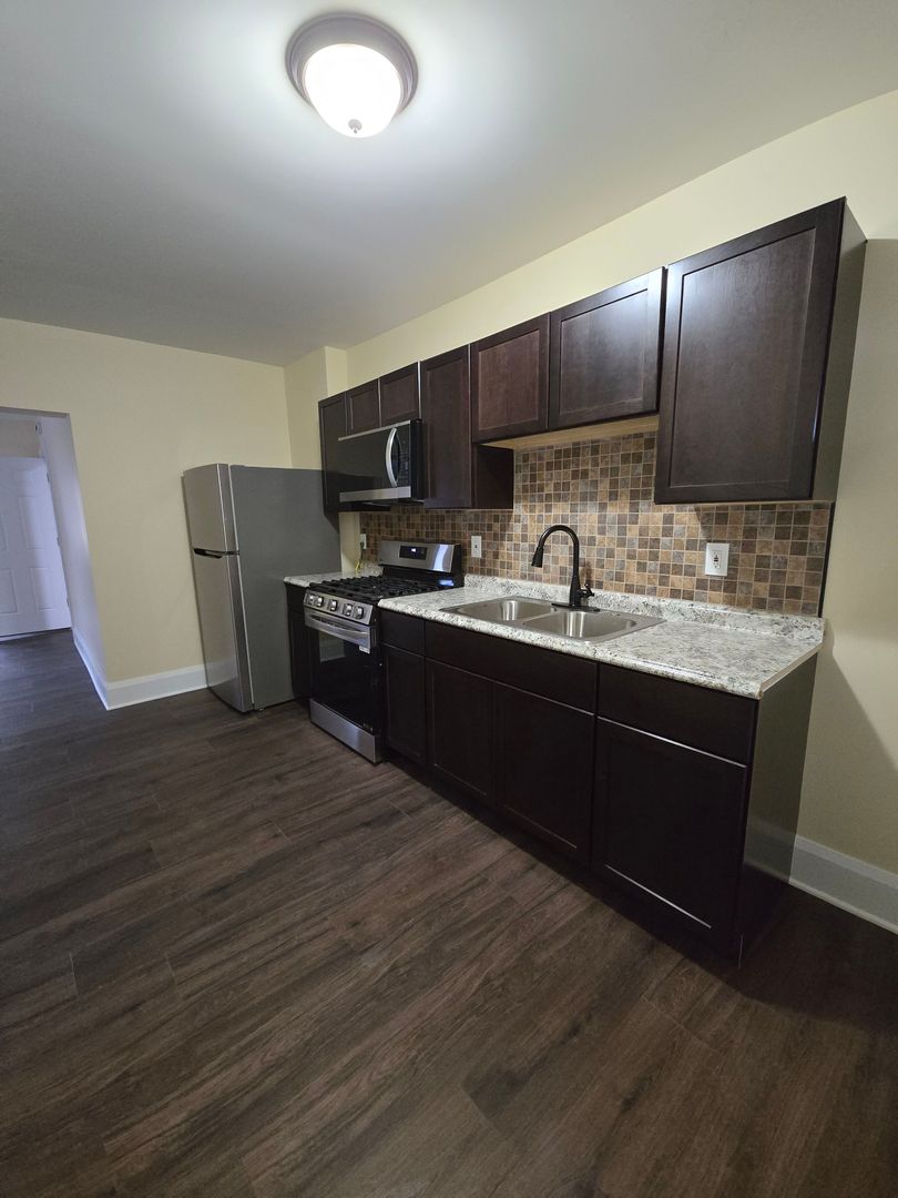 Rockford Apartment: 2123-25 7th St