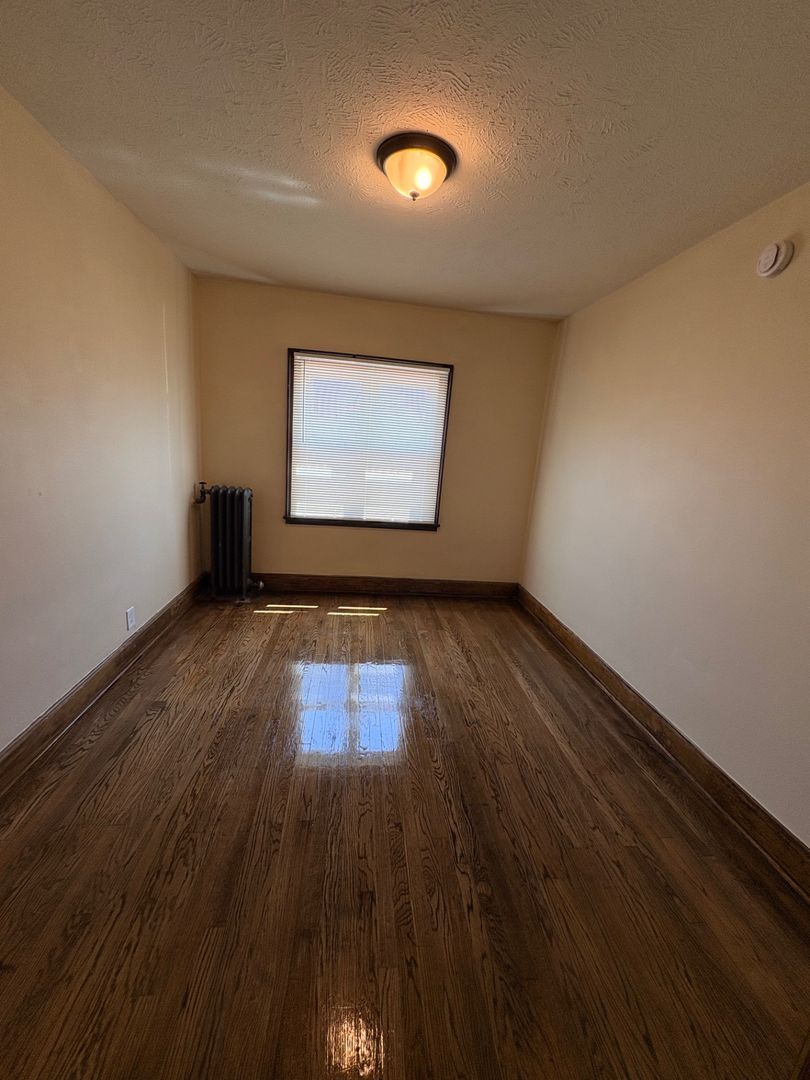 Rockford Apartment: 1530-1534 Broadway St