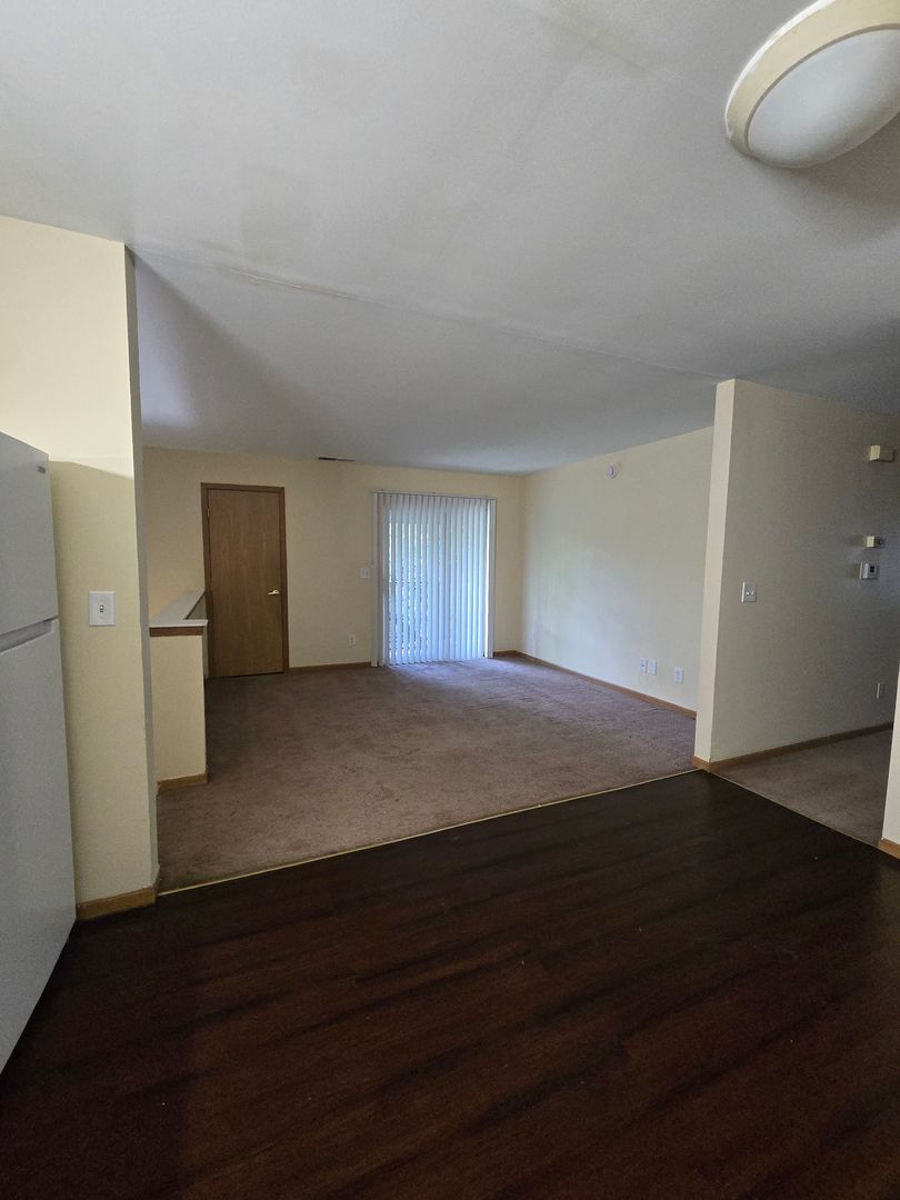 Rockford Apartment: 2723-2837 Silent Wood Trail