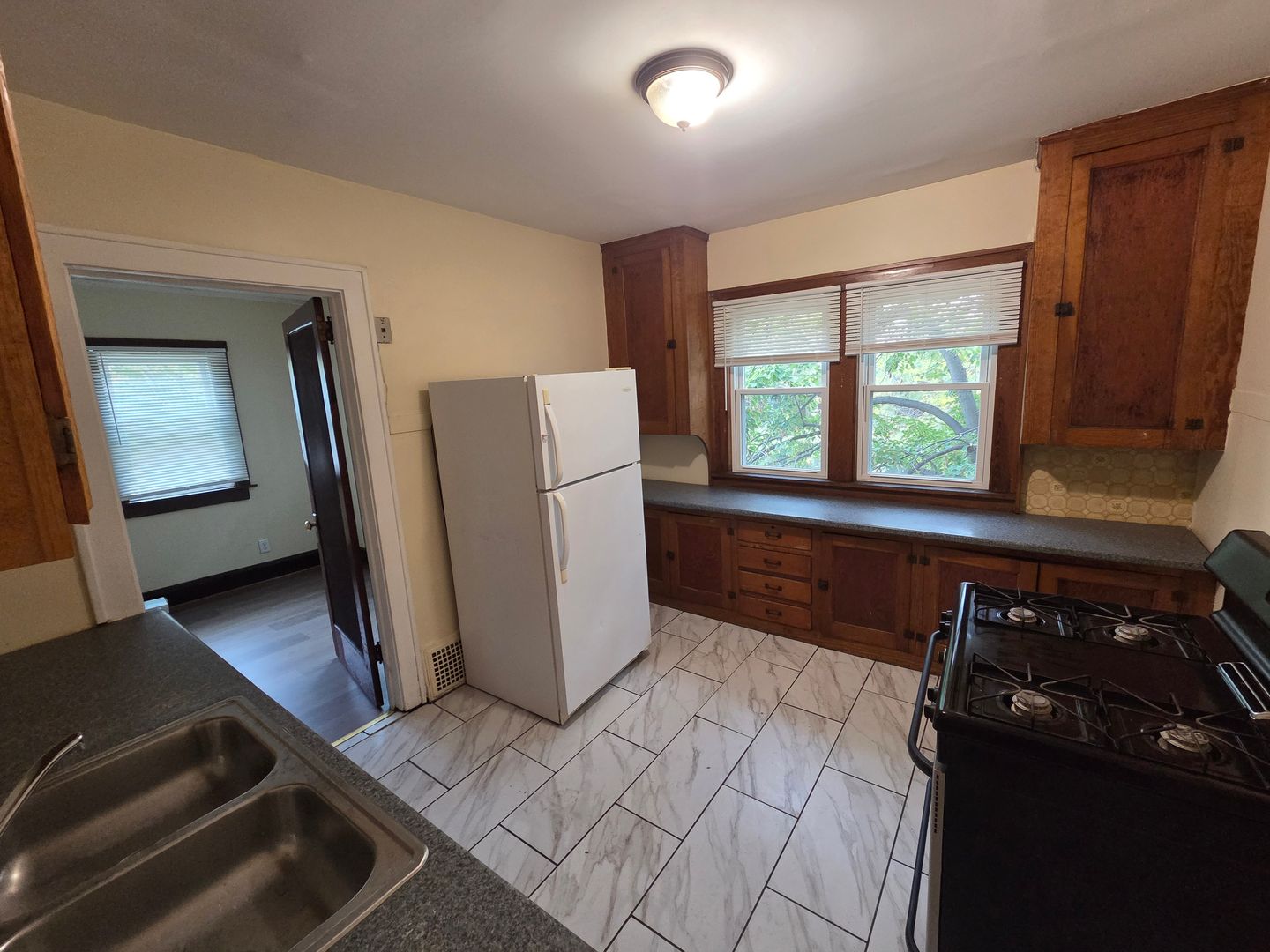 Rockford Apartment: 2010-2012 Kishwaukee St