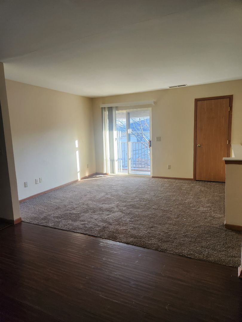 Rockford Apartment: 2723-2837 Silent Wood Trail