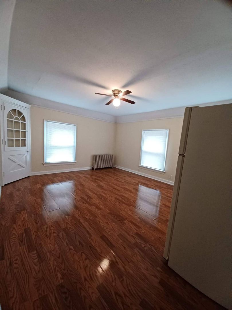 Rockford Apartment: 2130 Auburn St