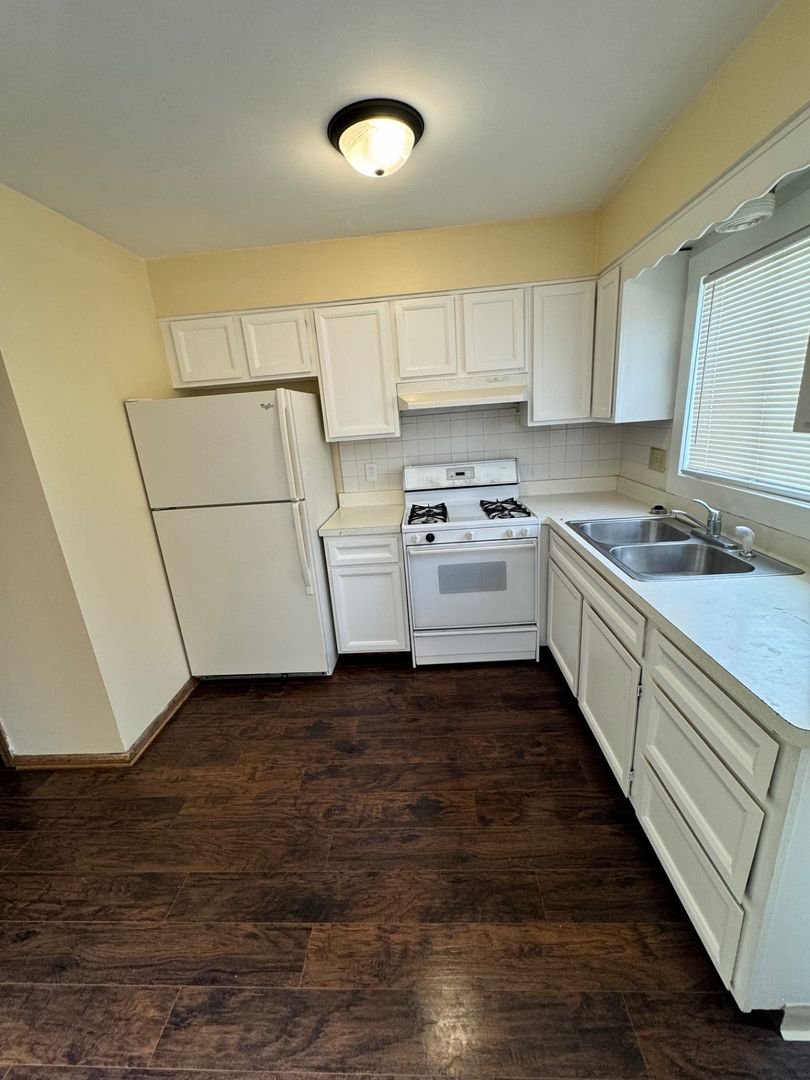 Rockford Apartment: 4523-4545 Apple Orchard