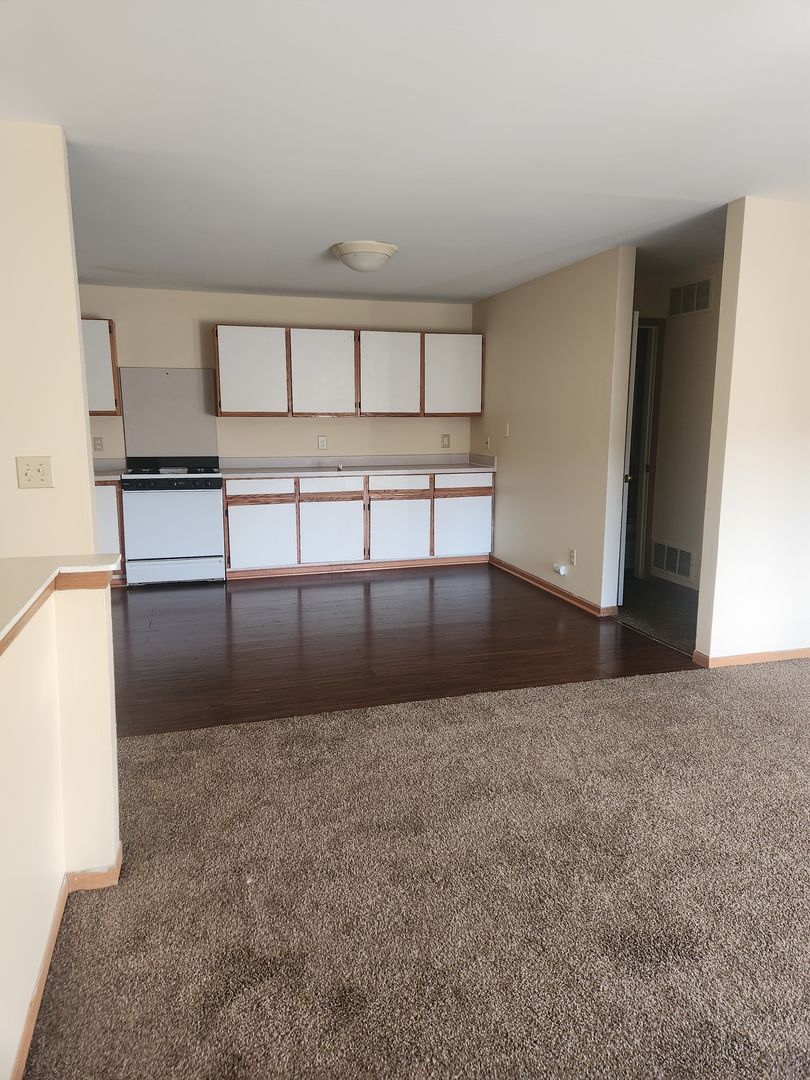Rockford Apartment: 2723-2837 Silent Wood Trail