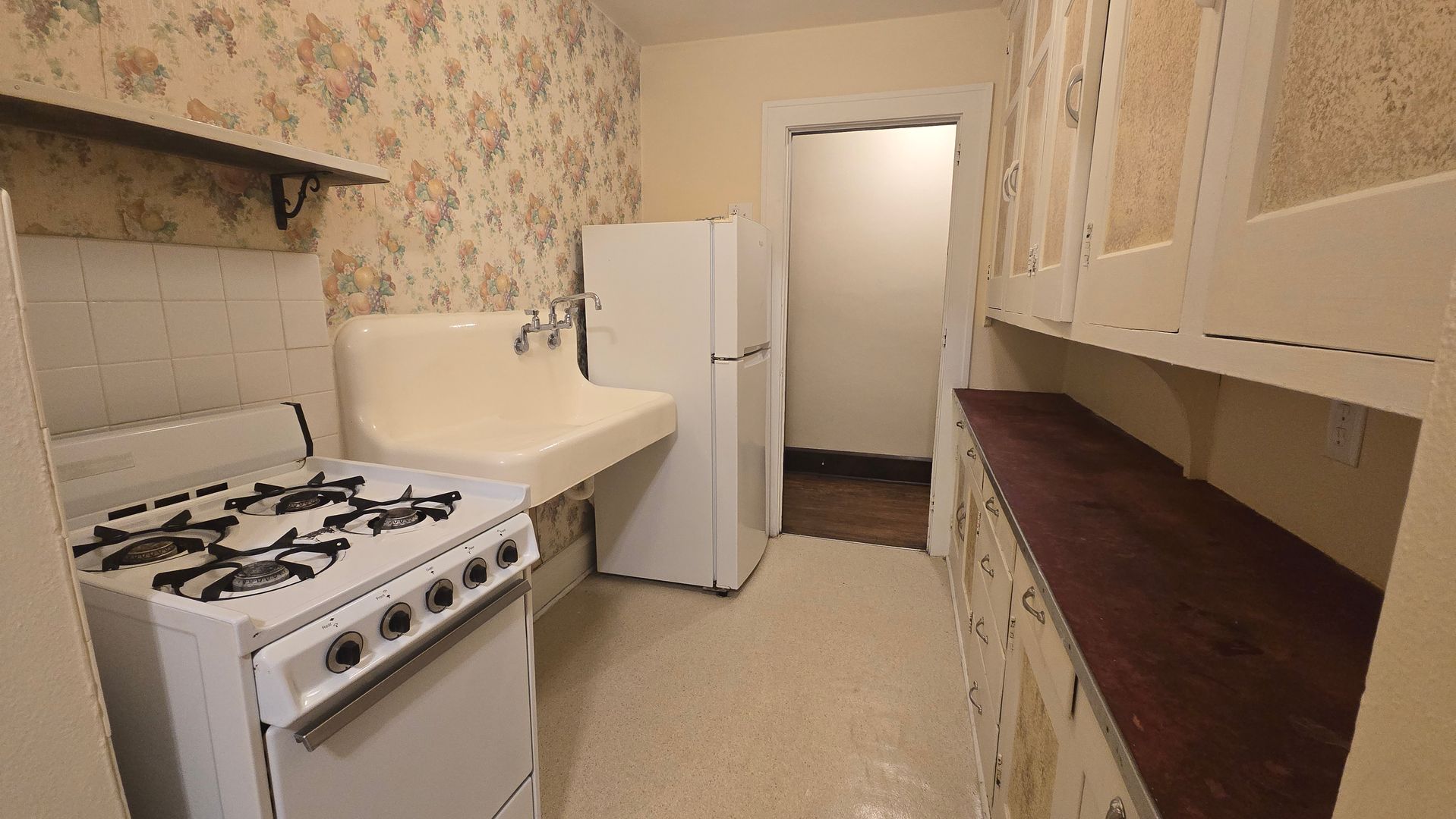 Rockford Apartment: 939 N Church St