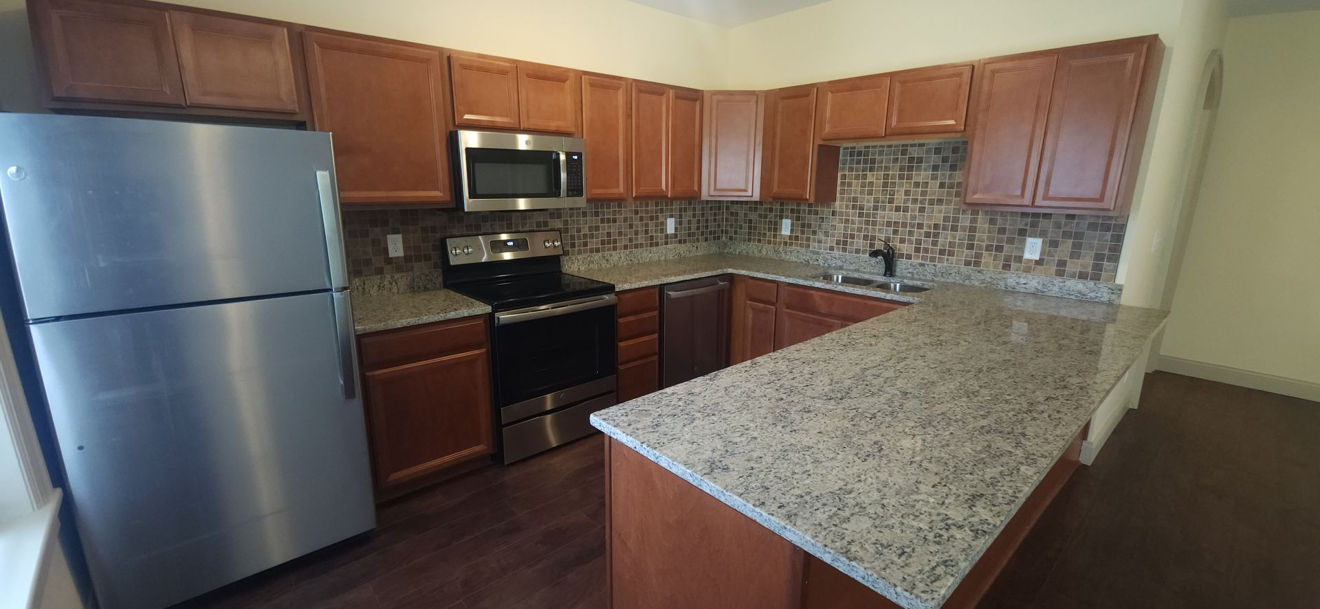 Rockford Apartment: 1416 E State St