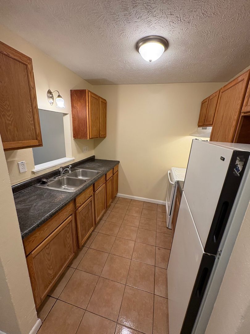 Rockford Apartment: 1116 Irving Ave