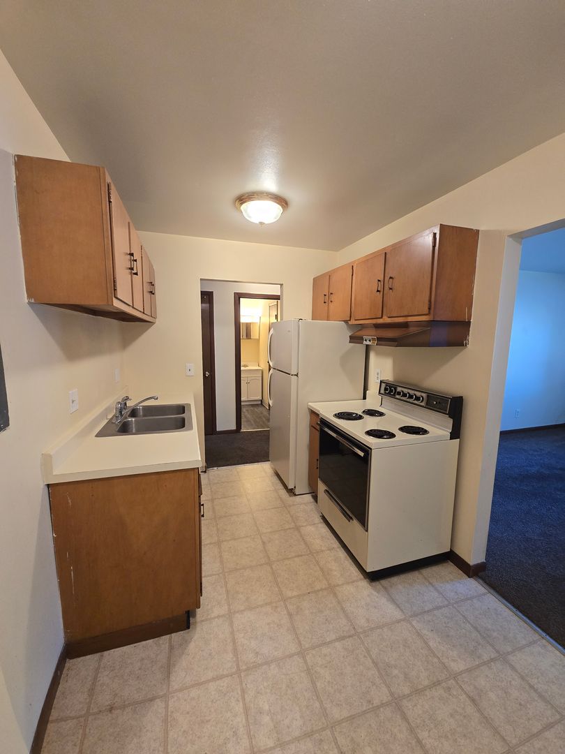 Rockford Apartment: 829 N Court St