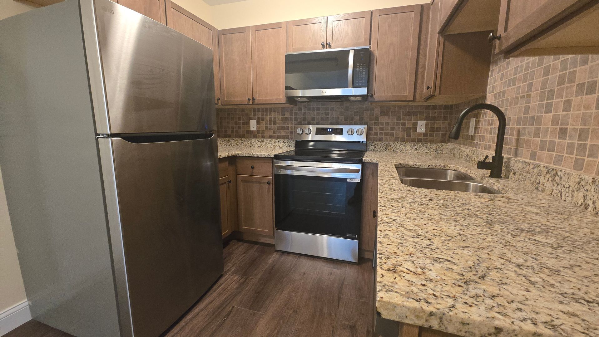 Rockford Apartment: 920 N Church St