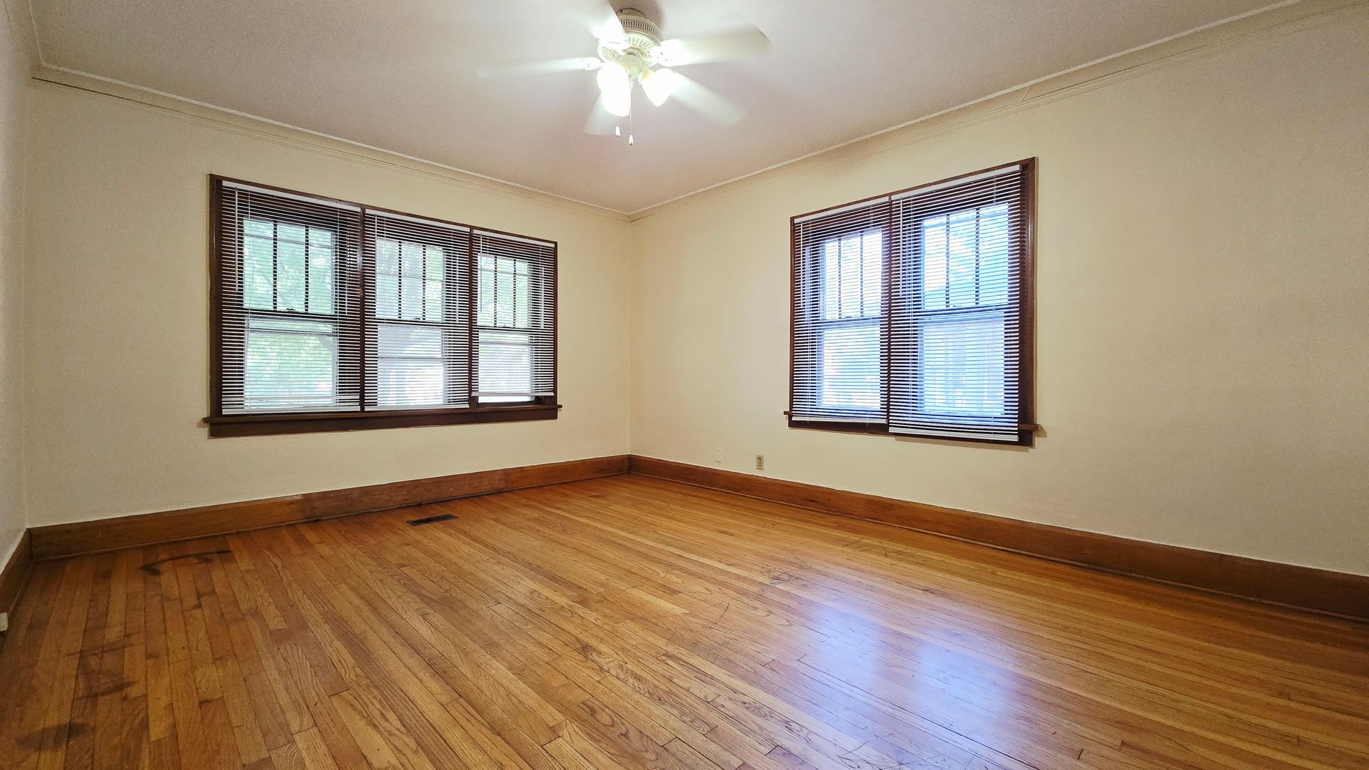 Rockford Apartment: 2312 Hecker Ave