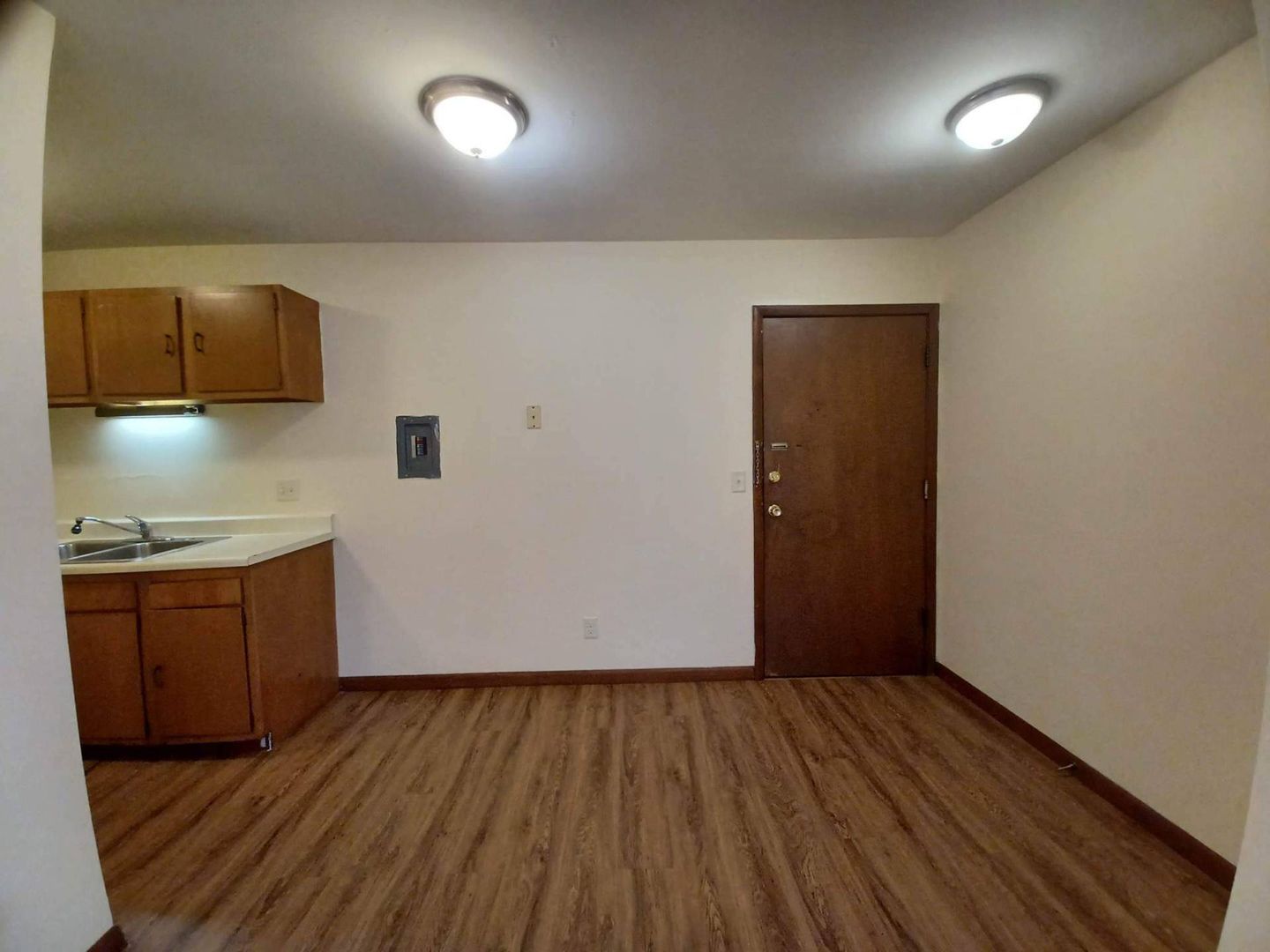 Rockford Apartment: 829 N Court St