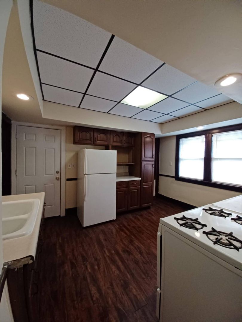 Rockford Apartment: 1714 S 5th St